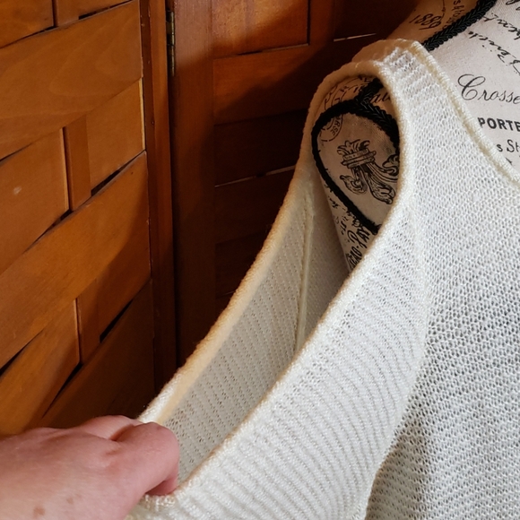 Cold shoulder sweater - Picture 3 of 7